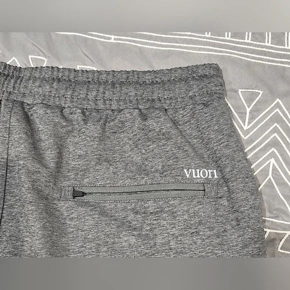 Vuori Men's Sunday Performance Shorts 8" In Heathered Grey Size Medium - Picture 5 of 9